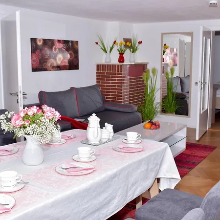 Am Regierungsplatz *